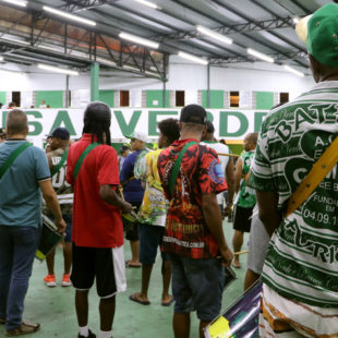 Camisa Verde e Branco